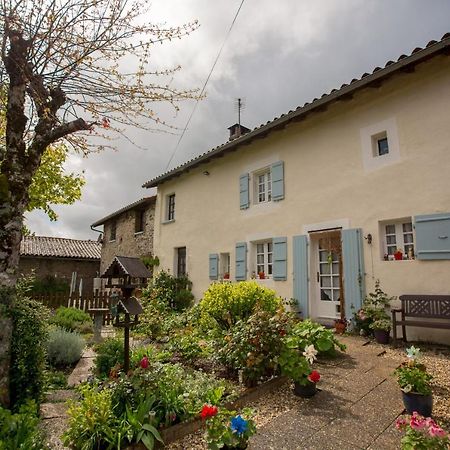 Montembœuf La Maison Des Fleurs מראה חיצוני תמונה