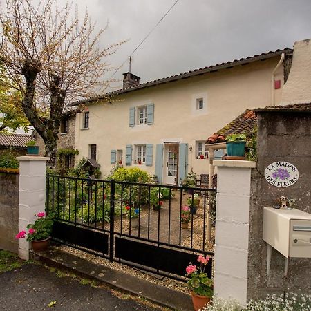 Montembœuf La Maison Des Fleurs מראה חיצוני תמונה
