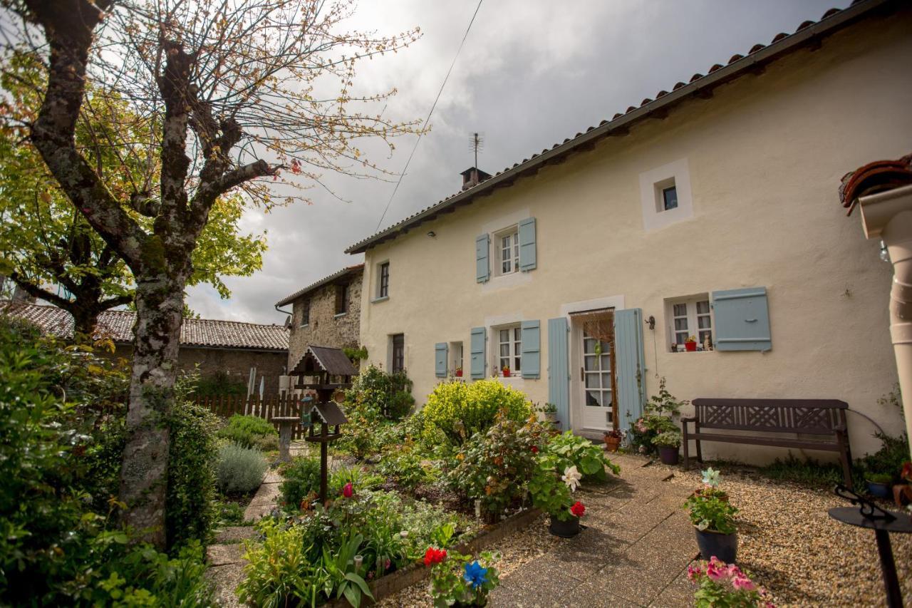Montembœuf La Maison Des Fleurs מראה חיצוני תמונה