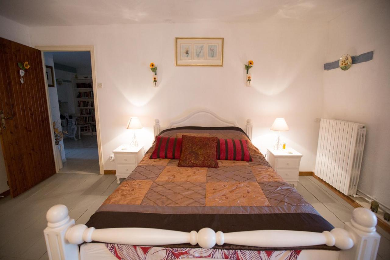 Montembœuf La Maison Des Fleurs מראה חיצוני תמונה