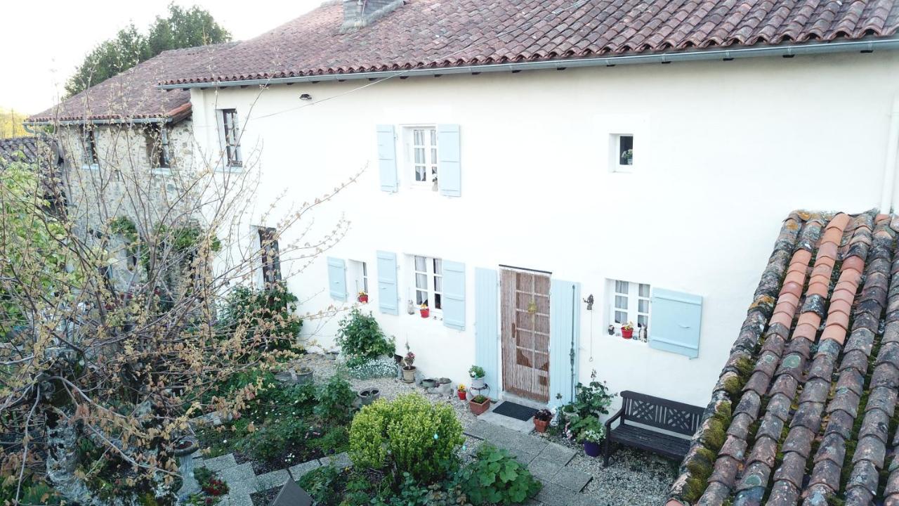 Montembœuf La Maison Des Fleurs מראה חיצוני תמונה