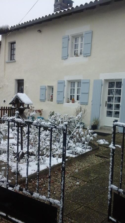 Montembœuf La Maison Des Fleurs מראה חיצוני תמונה
