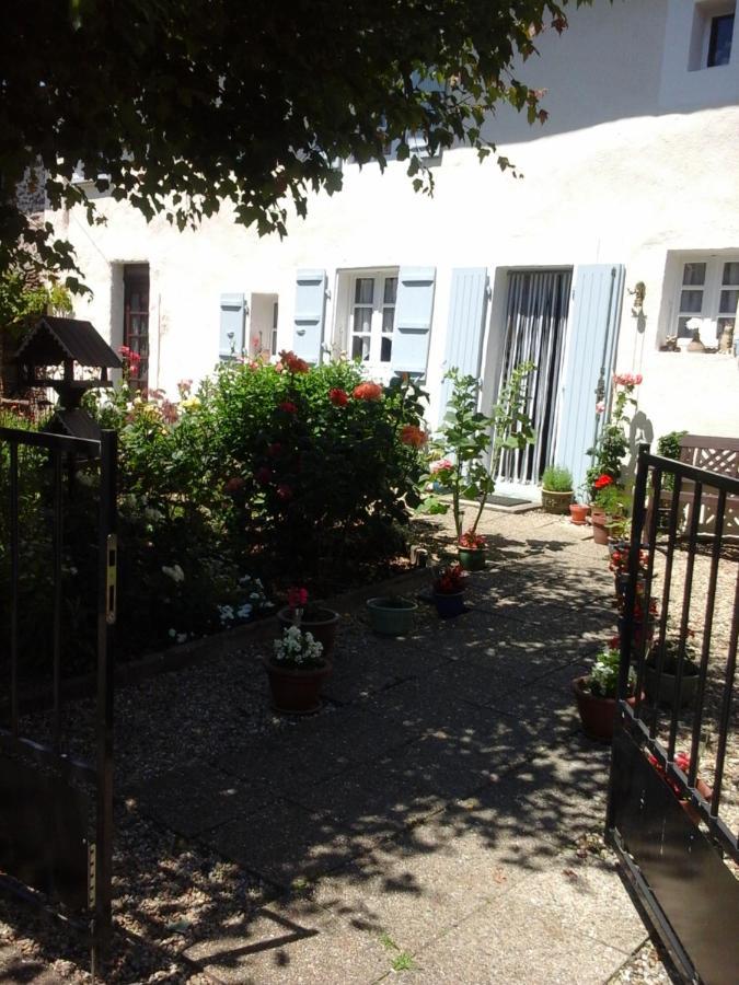 Montembœuf La Maison Des Fleurs מראה חיצוני תמונה