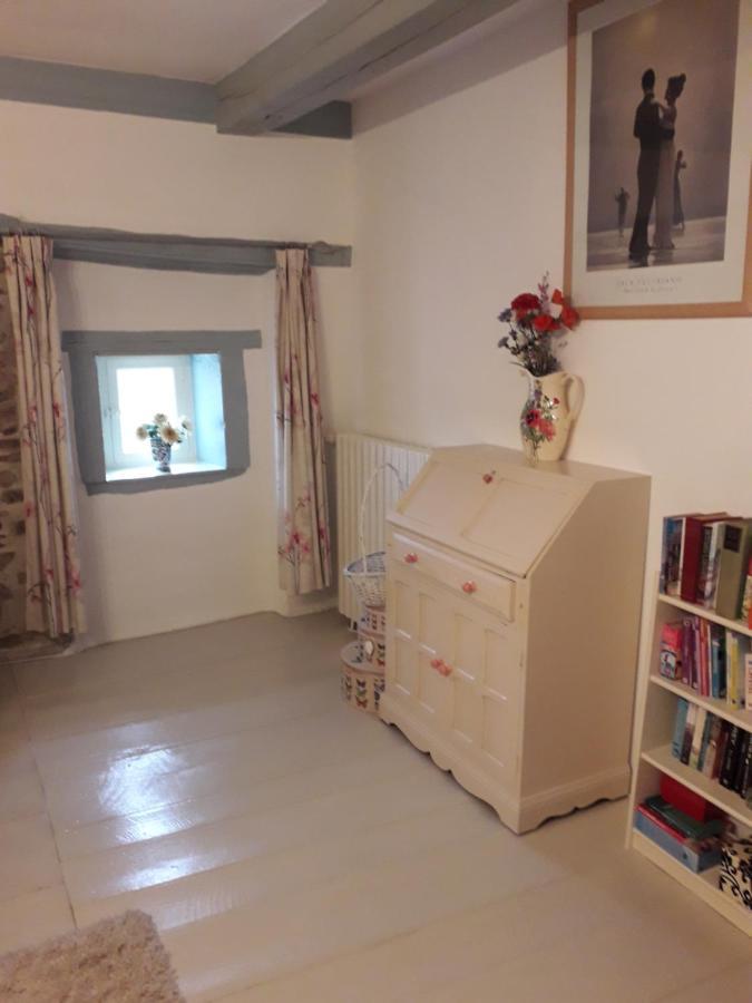 Montembœuf La Maison Des Fleurs מראה חיצוני תמונה