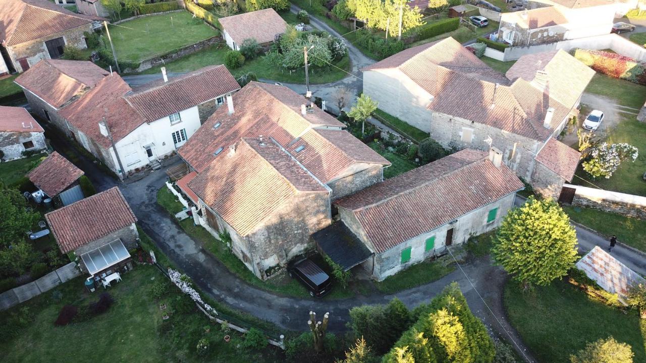 Montembœuf La Maison Des Fleurs מראה חיצוני תמונה