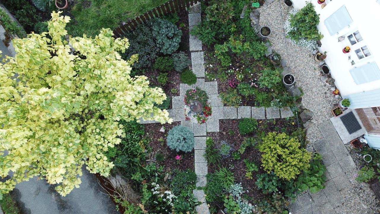 Montembœuf La Maison Des Fleurs מראה חיצוני תמונה