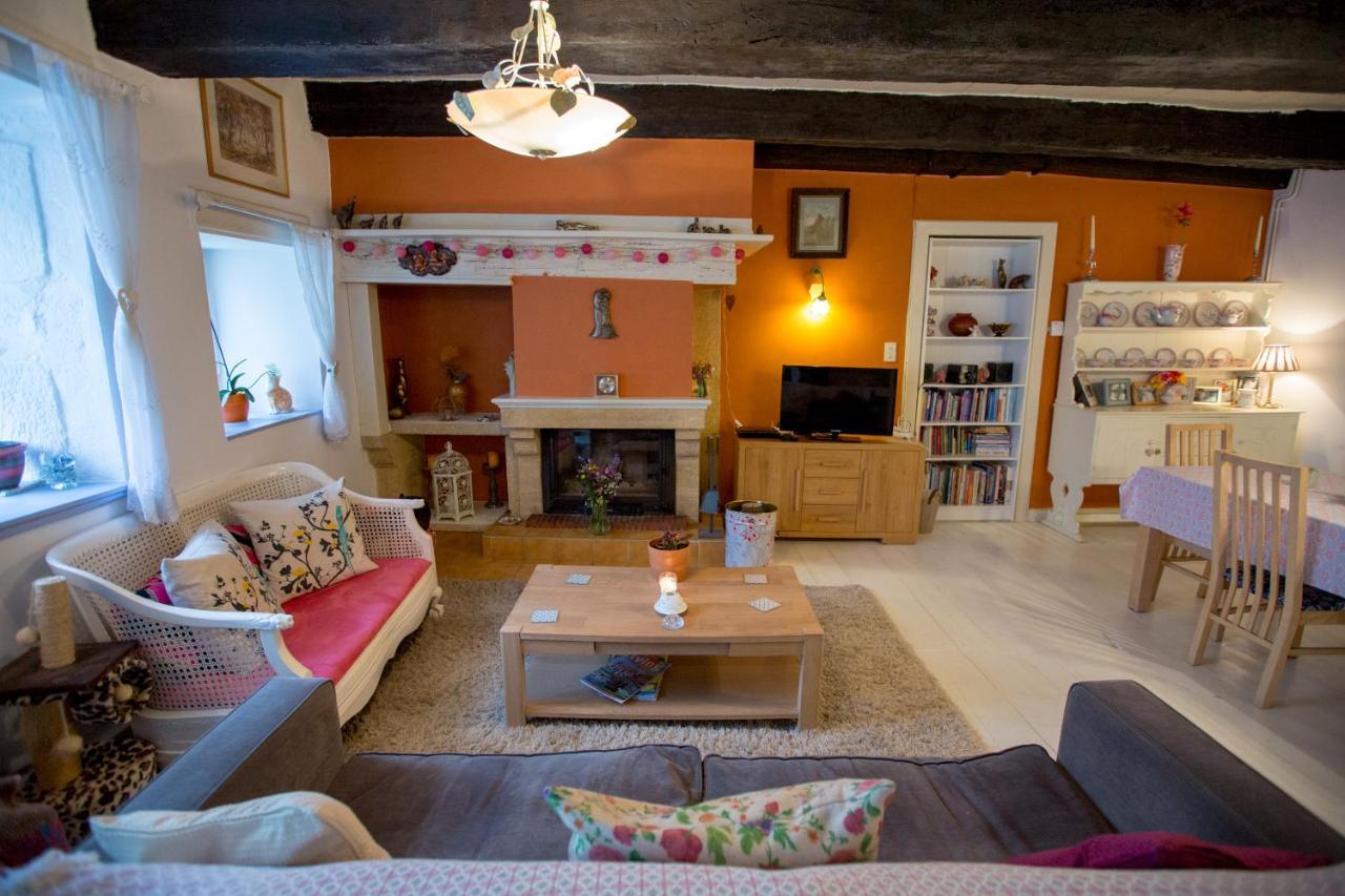 Montembœuf La Maison Des Fleurs מראה חיצוני תמונה