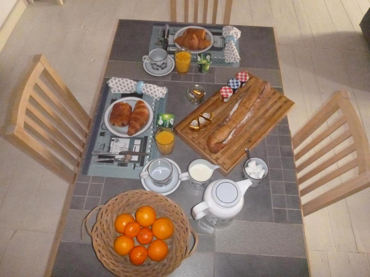 Montembœuf La Maison Des Fleurs מראה חיצוני תמונה