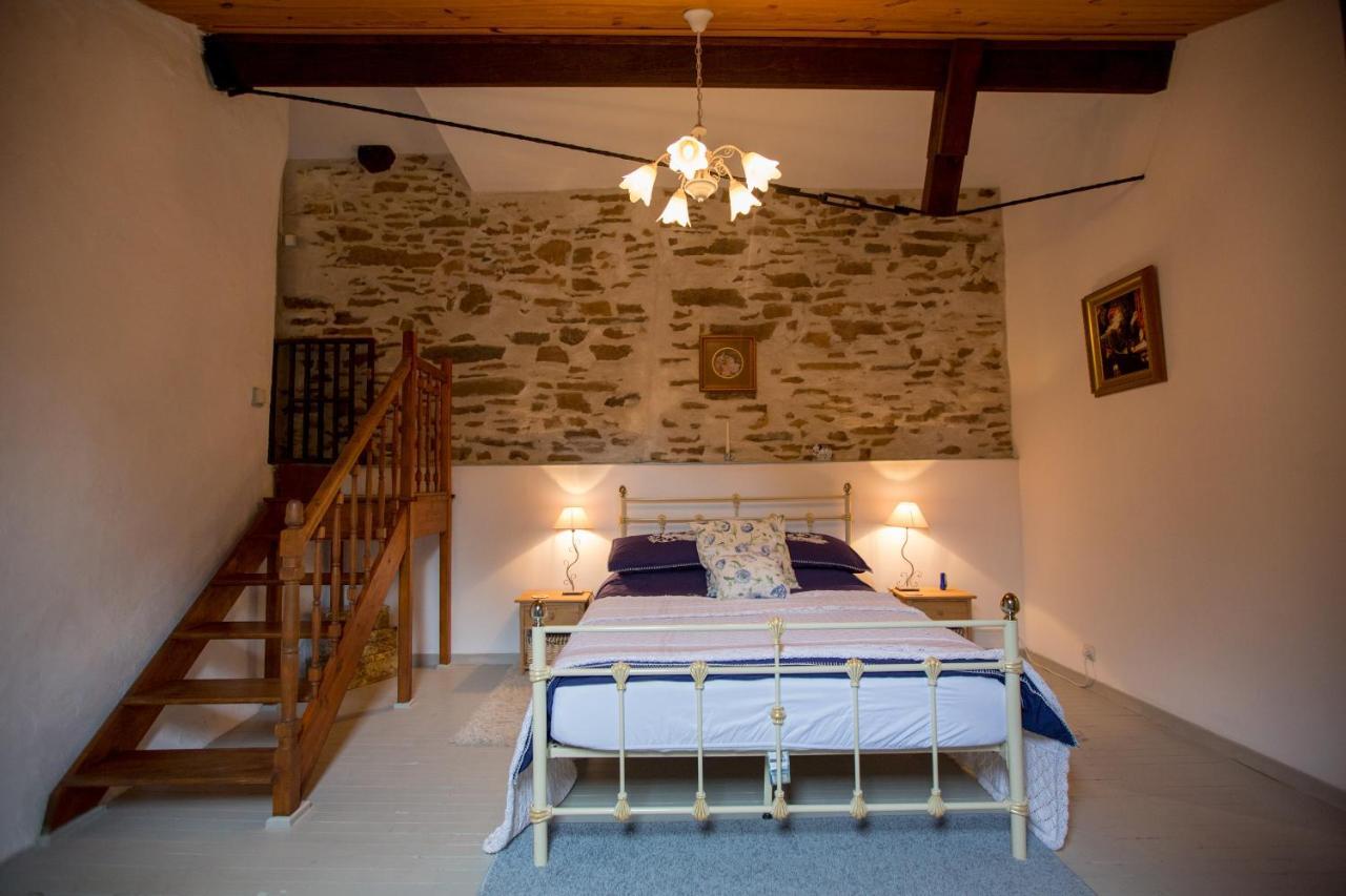 Montembœuf La Maison Des Fleurs מראה חיצוני תמונה