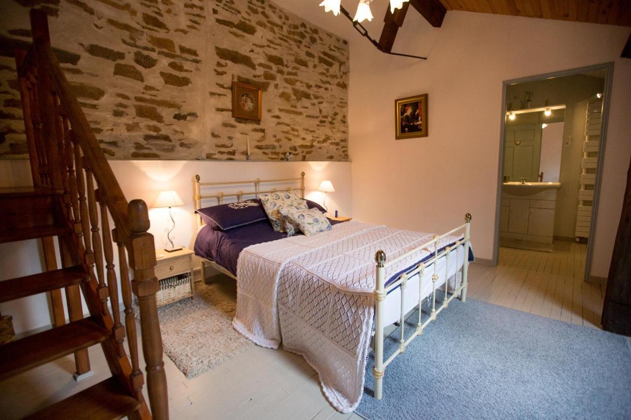Montembœuf La Maison Des Fleurs מראה חיצוני תמונה