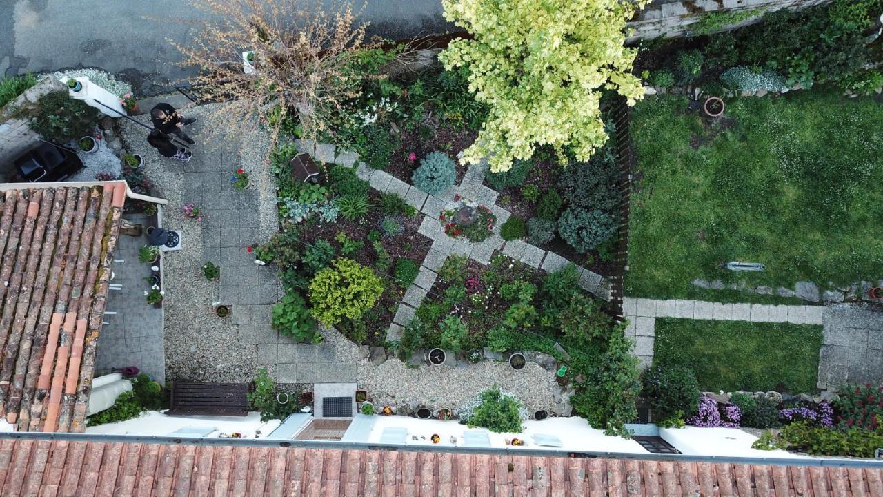 Montembœuf La Maison Des Fleurs מראה חיצוני תמונה
