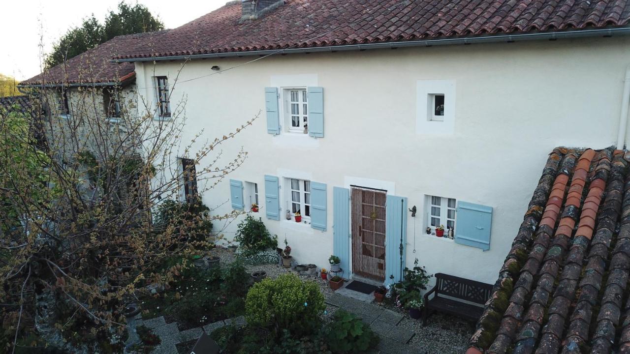 Montembœuf La Maison Des Fleurs מראה חיצוני תמונה