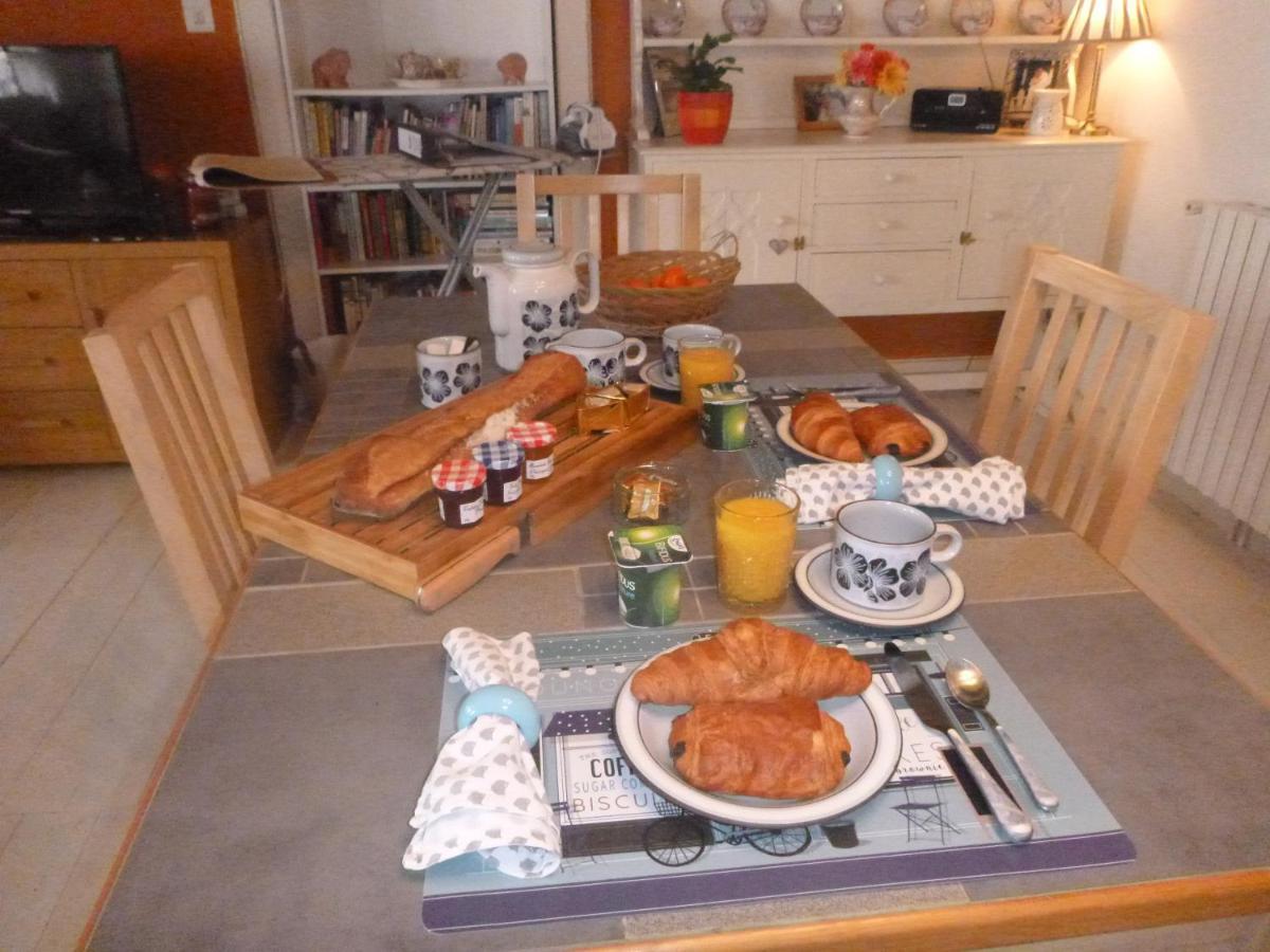 Montembœuf La Maison Des Fleurs מראה חיצוני תמונה